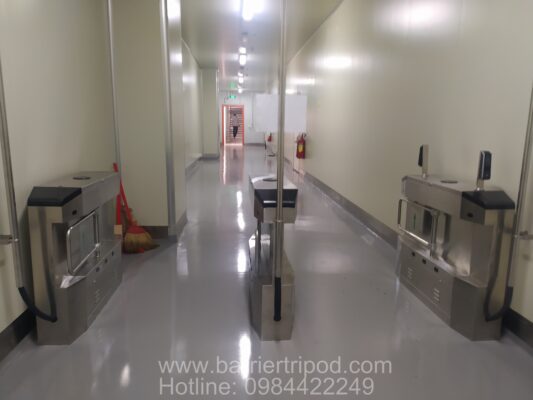 hệ thống kiểm soát vân tay làn đi bộ công nhân