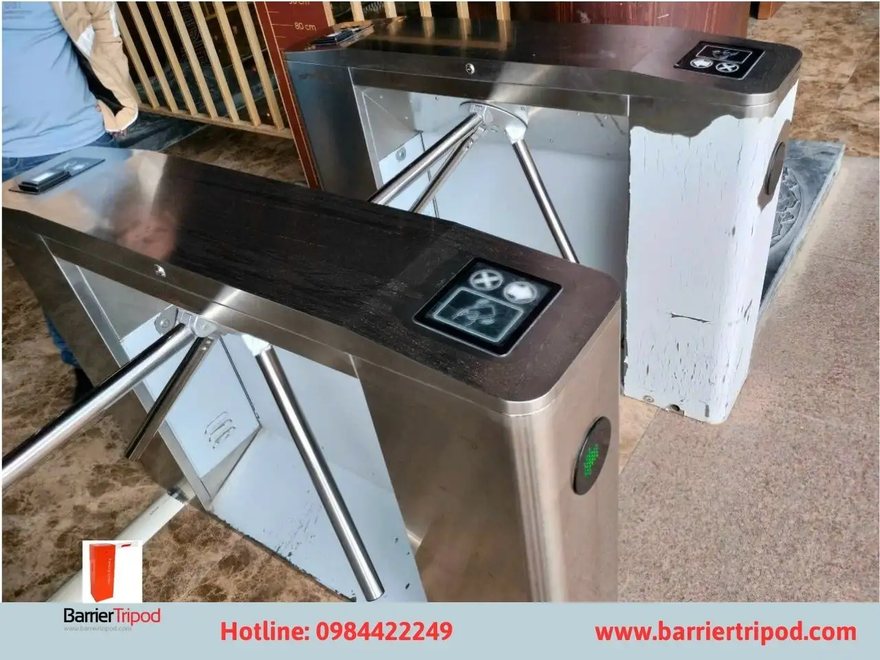 Cổng soát vé tự động bằng QR code