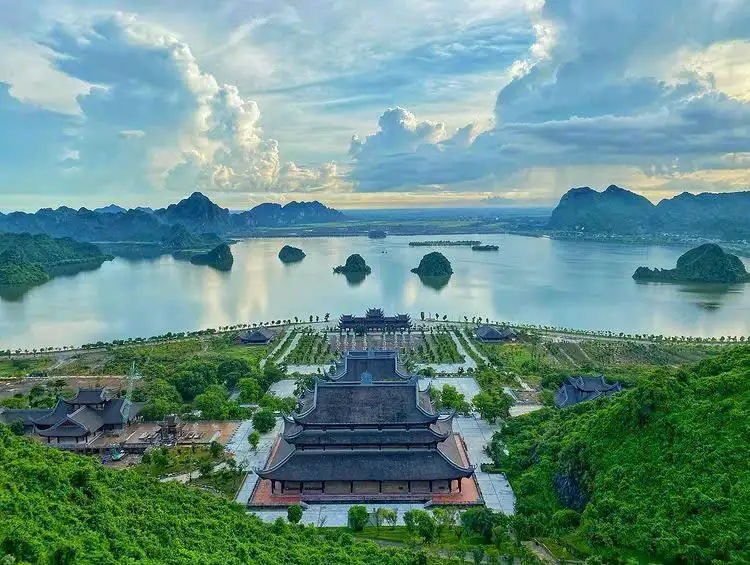 hệ thống cổng vé tại chùa tam chúc hà nam